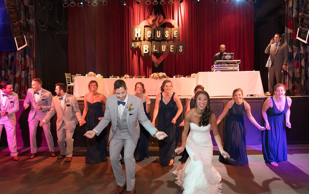 BRIDAL PARTY DANCING